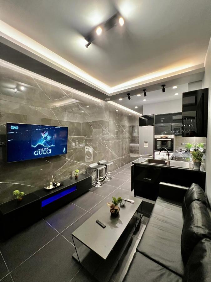 Luxury Black And White Interior Apartments Каламата Экстерьер фото